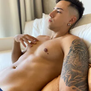 𝓜𝓪𝓷𝓾 𝓣𝓱𝓮 𝓖𝓸𝓵𝓭𝓮𝓷