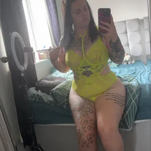 Your tattooed gf💚👀 Onlyfans