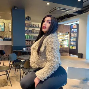 **𝐵𝐼𝒢𝒢𝐸𝒮𝒯 𝑀𝐼𝐿𝒦 𝒜𝑅𝒪𝒰𝒩𝒟**