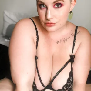 Bratty Ivy 🥺👉🏻👈🏻 BBW submissive Onlyfans