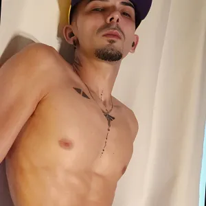 🇬🇧 Dominik BARE🔥