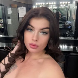 Yourprettiestdistraction😘