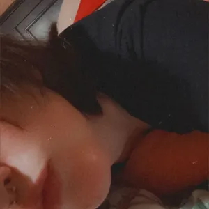 Nikki Kneels 🔥