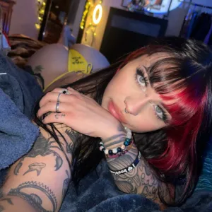 Madison 🖤 (YOUR GOTH BABE)