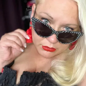 💋 Ms. June Cleavage Onlyfans