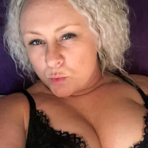 naughtywife304 OnlyFans