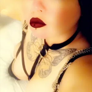 horrorfreakyqueen1990 OnlyFans