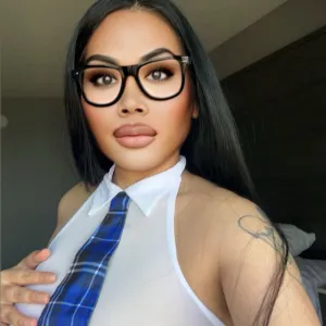 Busty Asian bombshell 🦋 Onlyfans