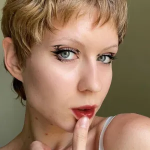 𝐊𝐚𝐭𝐫𝐢𝐧𝐚 🖤