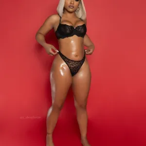 SUPA CREAMY 💦 I’ll have you mesmerized Onlyfans