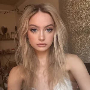 Aura Lynn