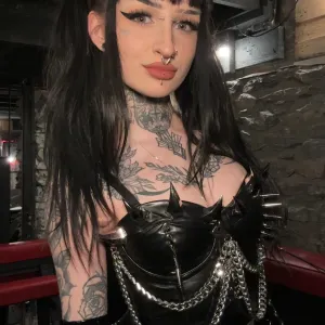 🖤NO PTVS🔪TATTED GOTH MOMMY⛓️ Onlyfans