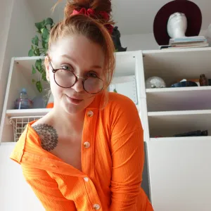 Flora 🦊 HOT HAIRY REDHEAD Onlyfans