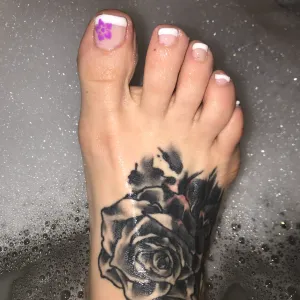 Worship my Feet: Doe Eyed Onlyfans