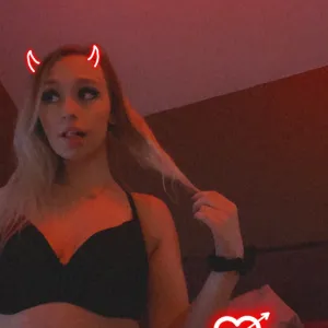 Hails Onlyfans
