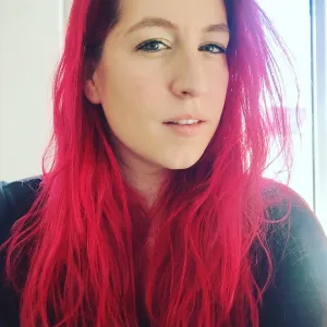 Lara Red