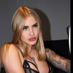 Blonde Bonnie🐰🩷