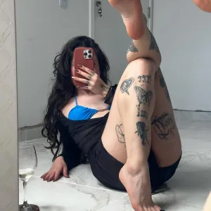 𝐀𝐔𝐑𝐄𝐀 • 𝓯𝓻𝓮𝓮 𝓹𝓪𝓰𝓮 ✨🦶🏻🧎🏻 Onlyfans