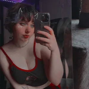 Foxx (they/them)