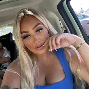 -𝒞𝒽𝓁𝑜𝑒🦋🤍