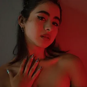 MÏA V